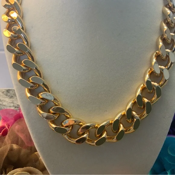 🎄NWOT SALE🎄FIRM Chunky cubic link 18k gold plated necklace Neiman Marcus. - Picture 3 of 7